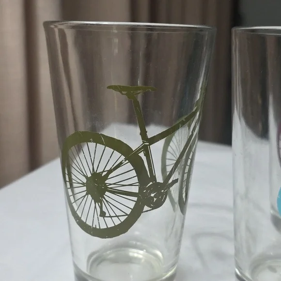 Set of Bicycle Print Glasses - Picture 2 of 8